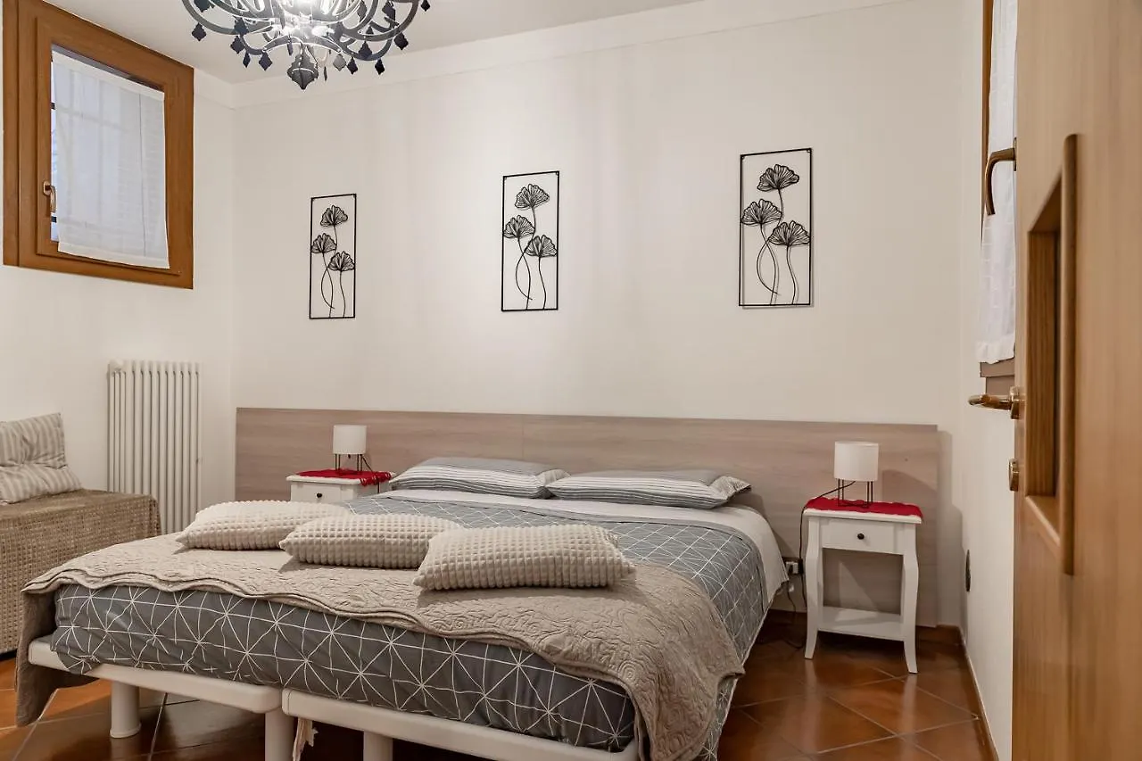 Ca' Latina - Cozy Home In Pieno Centro Storico Treviso 0*,  Italy